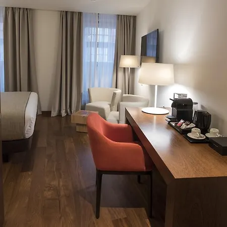 מלון Carris Ribeira 4*