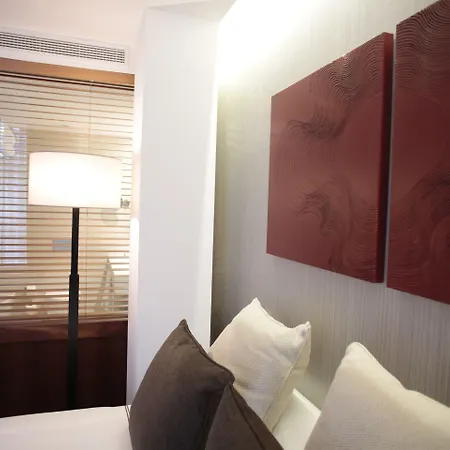 Carris Ribeira 4* Porto