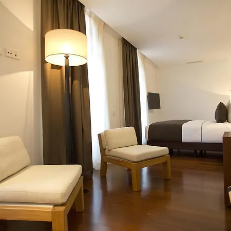 Carris Ribeira 4* Porto
